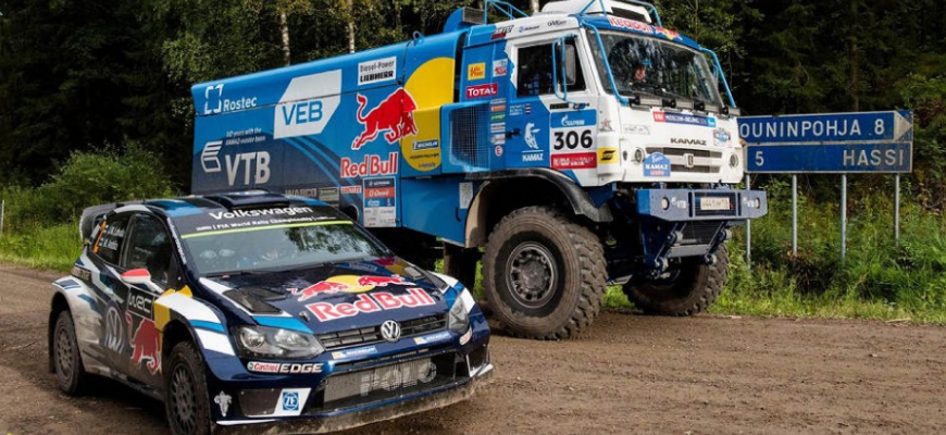 Obrovský Kamaz naháňa Volkswagen Polo WRC