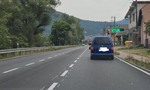 Nový trojpruh na Liptove spôsobuje kolízne situácie. Kto môže ísť stredným pruhom?