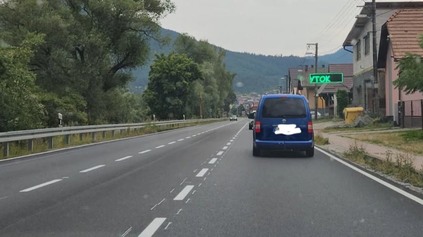 NOVÝ TROJPRUH NA LIPTOVE SPÔSOBUJE KOLÍZNE SITUÁCIE. KTO MÔŽE ÍSŤ STREDNÝM PRUHOM?