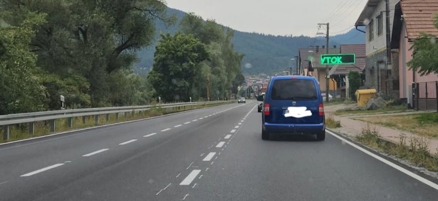 Nový trojpruh na Liptove spôsobuje kolízne situácie. Kto môže ísť stredným pruhom?