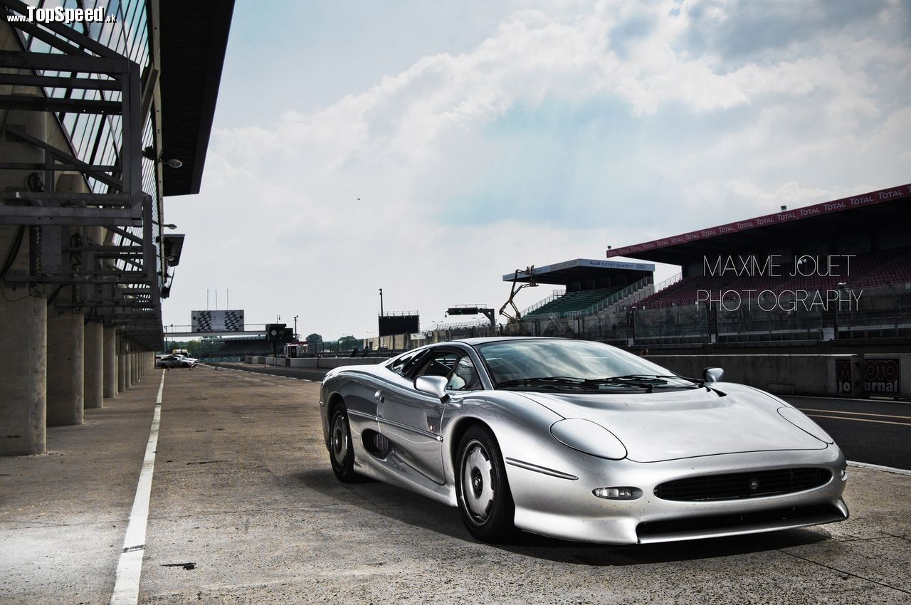 Jaguar XJ220