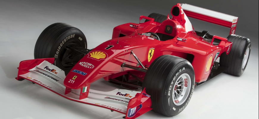 Schumacherove Ferrari F2001 predali za 7,5 milióna dolárov