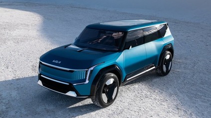 KIA ukázala elektrické SUV EV9. Kladivo na Enyaq iV má výsuvný strešný nosič a 27-palcový displej