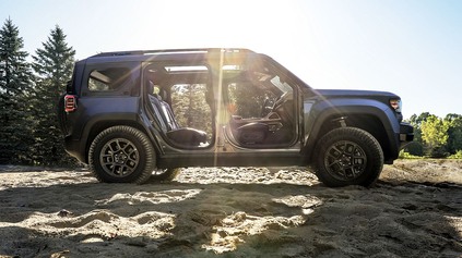 NOVÝ JEEP RECON OFICIÁLNE. S VETROM, PIESKOM A BLATOM VO VLASOCH?!