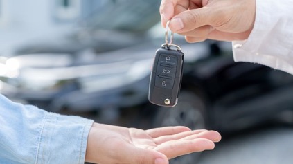 CHCETE SI POŽIČAŤ NA AUTO? POSTRÁŽTE SI TIETO 4 VECI