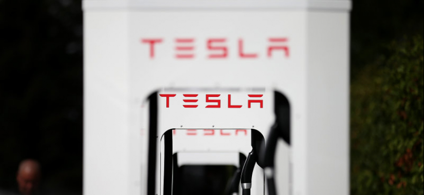 Tesla bude pokutovať za blokovanie supernabíjačky