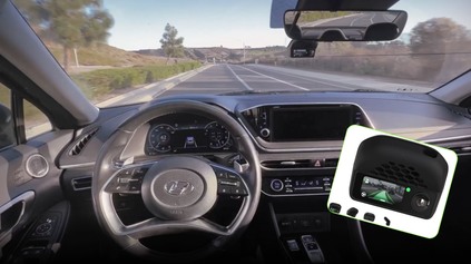 UPGRADE NA AUTOPILOT ZA 999$? HACKER Z GARÁŽE MENÍ AUTONÓMIU NA REALITU PRE BEŽNÉ AUTÁ!