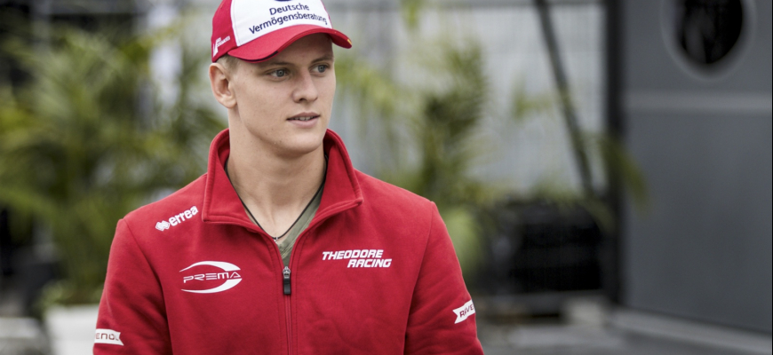 Mick Schumacher sa stal juniorom pre tím Ferrari