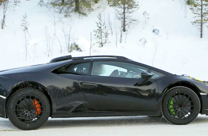 ZVÝŠENÉ LAMBORGHINI HURACÁN STERRATO DOSTÁVA KONKRÉTNE OBRYSY, MÁME PRVÉ FOTKY PROTOTYPU