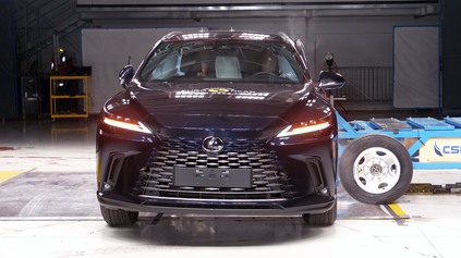 LEXUS RX HRAVO NAZBIERAL V EURO NCAP BODY NA PÄŤ HVIEZD, VÝSLEDOK SI ALE ZASLÚŽI KOMENÁR