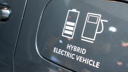 DOVOZOVÉ CLÁ AJ NA HYBRIDY? EÚ PRIDÁVA OBMEDZENIA PRE ČÍNSKY DOVOZ