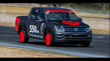 Volkswagen Amarok sa postavil hore Mount Panorama