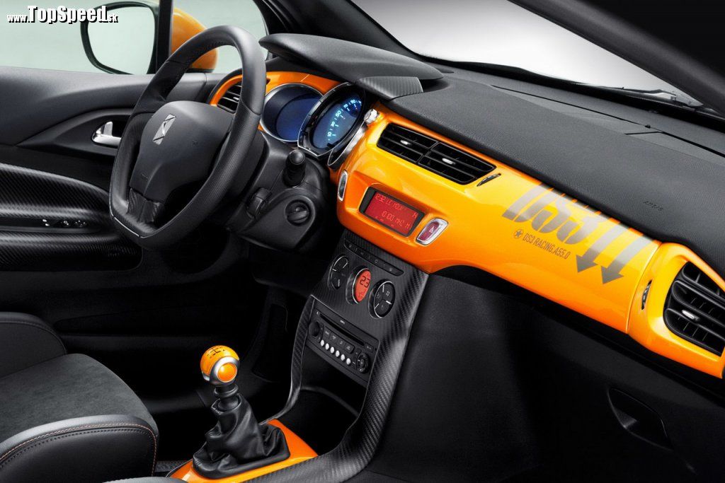 Citroen DS3 Racing má VEĽMI zaujímavý interiér, povedal by som, že až extrémne chutný