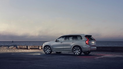 PREDSTAVENÍM NOVÉHO VEĽKÉHO SUV, VOLVO SÚČASNÝ PLUG-IN HYBRID XC90 Z PONUKY NEODSTRELÍ