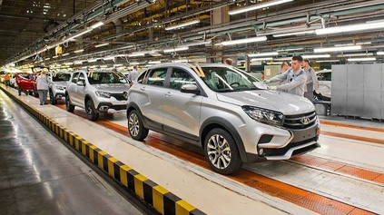 Rusku sa kvôli sankciám rúca automobilový priemysel, ľudia kupujú najmä jazdené autá
