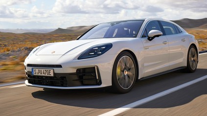 NOVÉ PORSCHE PANAMERA ROZŠIRUJE PONUKU BENZÍN-ELEKTRICKÝCH POHONOV O DVA E-HYBRIDY