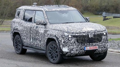 MITSUBISHI PAJERO SA VRACIA? MÁME AJ OBRÁZKY BEZ MASKOVANIA!