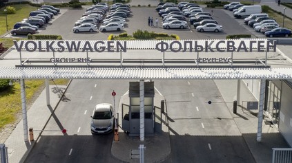 RUSI PO SÚDNEJ ŽALOBE ZABAVILI MAJETOK VOLKSWAGENU V RUSKU. A NAVYŠE ŽIADAJÚ MASTNÚ POKUTU