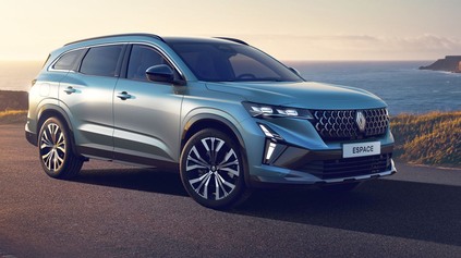Renault Espace po facelifte. Sleduje vás v ňom kamera a svetlo prepúšťa obrovské strešné okno