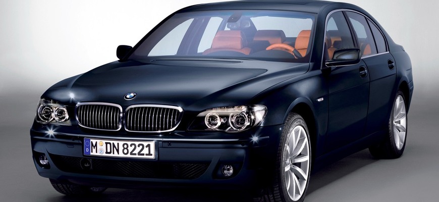 Na BMW 760i je dnes čerpadlo drahšie než celé auto