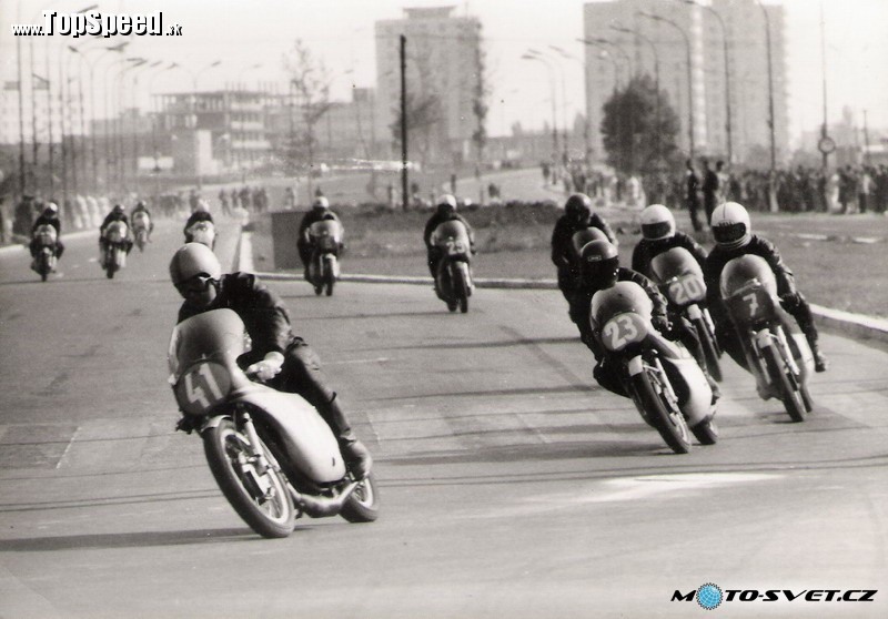 1. rýchlostný okruh motocyklov Slavín - Bratislava 1973, foto (c) J. Novotný