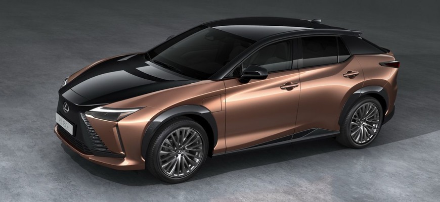 Lexus RZ 450e má za sebou svetovú premiéru. Luxusnejšia Toyota bZ4X dostala 313 koní