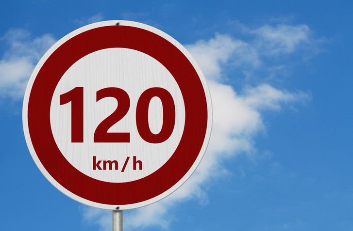 TOTO SA EKOAKTIVISTOM NEBUDE PÁČIŤ: MINIMÁLNA RÝCHLOSŤ NA DIAĽNICI 120 KM/H, INAK POKUTA 100 EUR