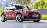 Nová generácia Mini John Cooper Works sa vráti s benzínovým motorom. Premiéra už čoskoro