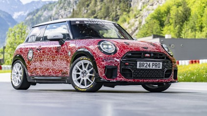 NOVÁ GENERÁCIA MINI JOHN COOPER WORKS SA VRÁTI S BENZÍNOVÝM MOTOROM. PREMIÉRA UŽ ČOSKORO