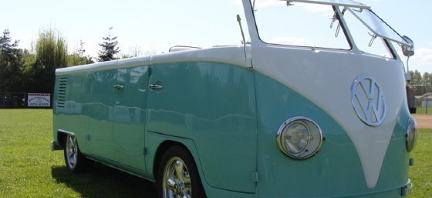 Customized 1967 VW MicroBus