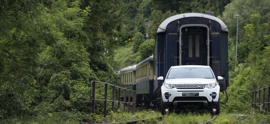 Land Rover Discovery Sport ťahá ako lokomotíva. Doslova!