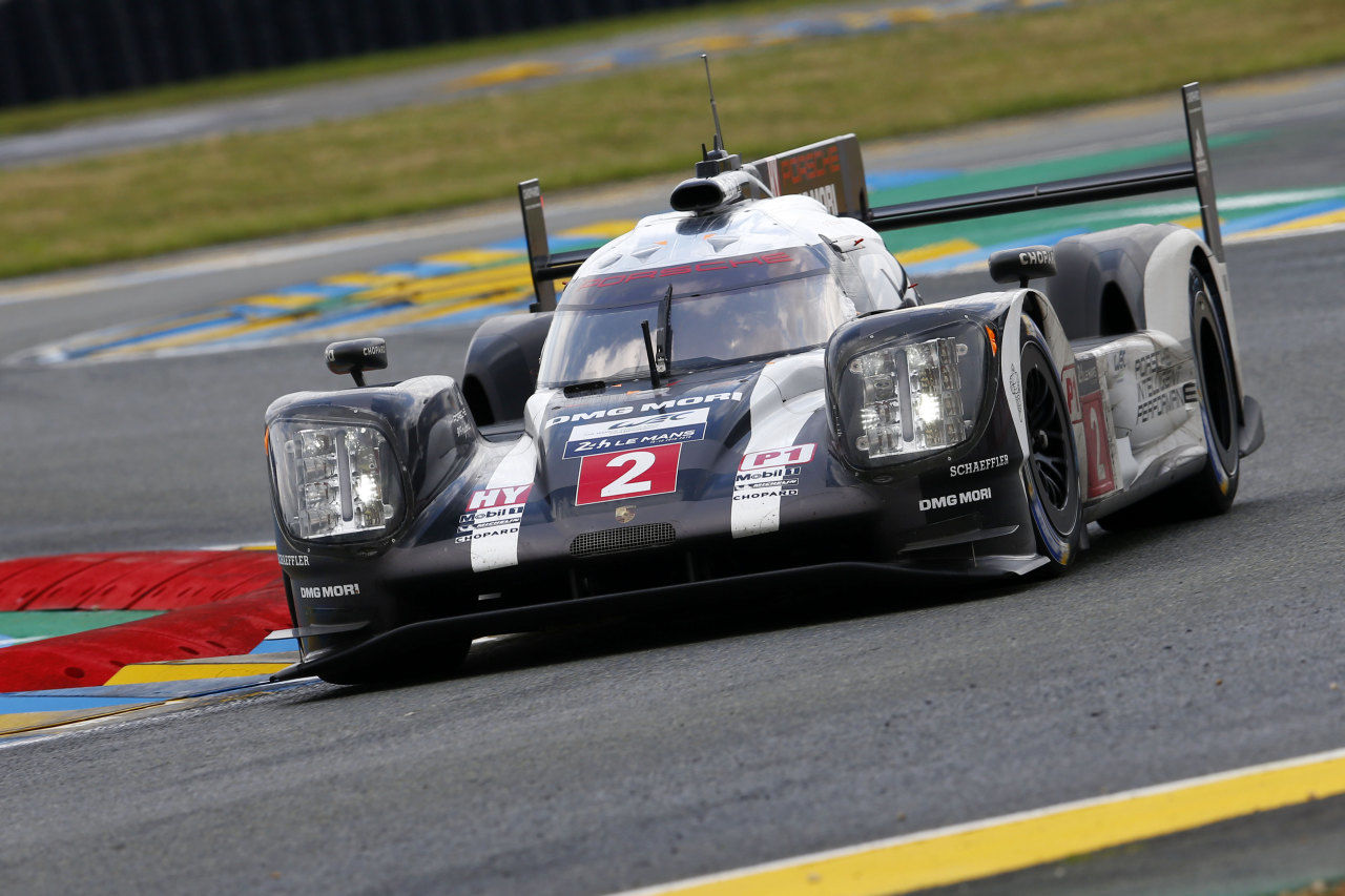 Le Mans je pre Toyotu zakliate, víťazstvo darovali Porsche