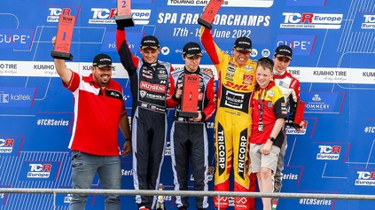 MAŤO HOMOLA NA PÓDIU V SPA-FRANCORCHAMPS. SMOLU KONEČNE VYSTRIEDALA RADOSŤ