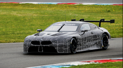 BMW OPÄŤ NA LE MANS S BMW M8 GTE