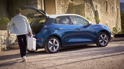 ADAC hlási vážnu chybu čínskeho elektromobilu pri nabíjaní. Výrobca bezpečnostné riziko odbil
