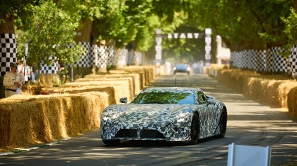 LEXUS VYTIAHOL TROMF AŽ NA POSLEDNÚ CHVÍĽU. NOVÝ LFA CONCEPT NEČAKANE VYRAZIL NA TRAŤ V GOODWOODE
