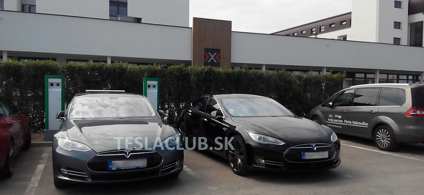 V Šamoríne je Tesla zraz, zapnú prvú Tesla Destination Charging