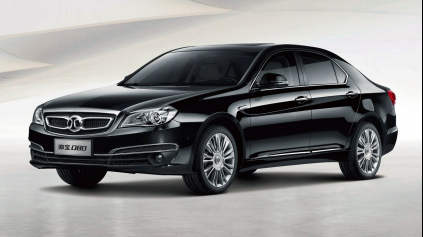 STARÝ MERCEDES E PREŽIJE. V ČÍNE Z NEHO POSTAVIA TRI NOVÉ TYPY