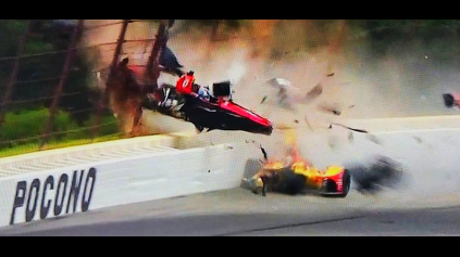 Strašná nehoda v IndyCar. Na ovále Pocono lietali autá ako hračky!
