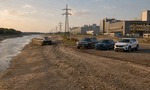 Sucho zastavilo automobilky? Hlavný dôvod odstávok bol iný