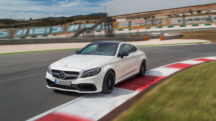 MERCEDES-AMG C63 S COUPE MÁ MAXIMÁLKU 290 KM/H