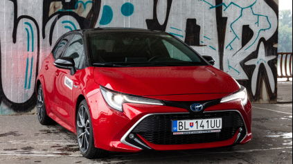 TEST TOYOTA COROLLA 1,8 HYBRID HATCHBACK: KRÁĽOVNÁ ZÁPCH?