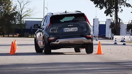 KIA NIRO ZAŽIARILA V LOSOM TESTE. MÁ JEDEN Z NAJ VÝSLEDKOV. NECHALA ZA SEBOU RS3 ČI M4!