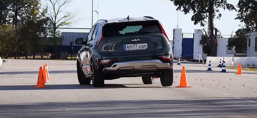 KIA Niro zažiarila v losom teste. Má jeden z naj výsledkov. Nechala za sebou RS3 či M4!