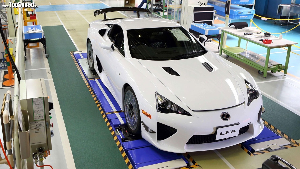 Tak to je on, posledný Lexus LFA s výrobným číslom 500