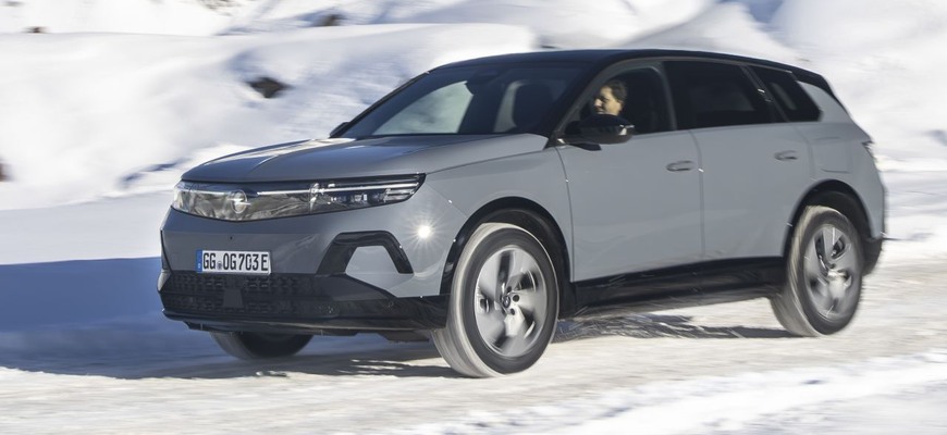Najvýkonnejší Opel Grandland Electric 4x4 má slovenské ceny, je drahší ako Enyaq?