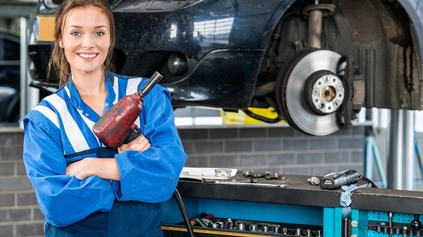 OHROZÍ AI PRÁCU AUTOMECHANIKOV? ALEBO JU SPRAVÍ ŽIADANEJŠOU A VÝNOSNEJŠOU