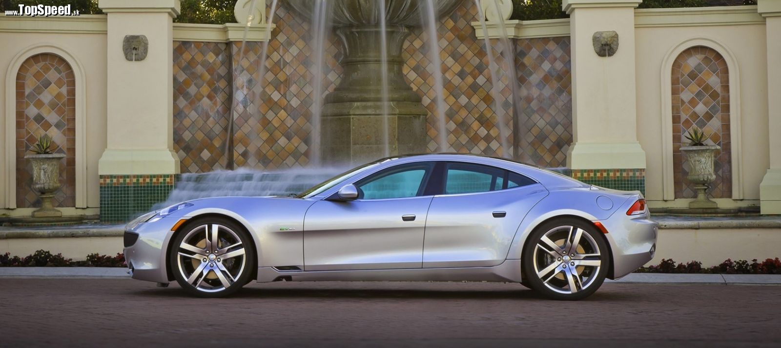 Fisker Karma, na ulici si ho určite nespletiete s ničím iným!