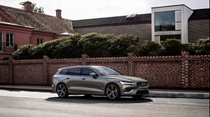 NOVÉ VOLVO V60 PRÍDE S 2 HYBRIDNÝMI VERZIAMI