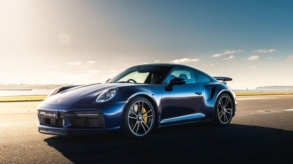 ZACHRÁNI PORSCHE SPAĽOVACIE MOTORY? VYVÍJAJÚ SYNTETICKÉ PALIVO, KTORÉ JE 